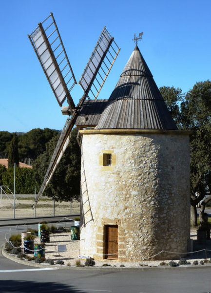 Le moulin de Bertoire à Lambesc restauré en 2011. © http://moulindeprovence.canalblog.com