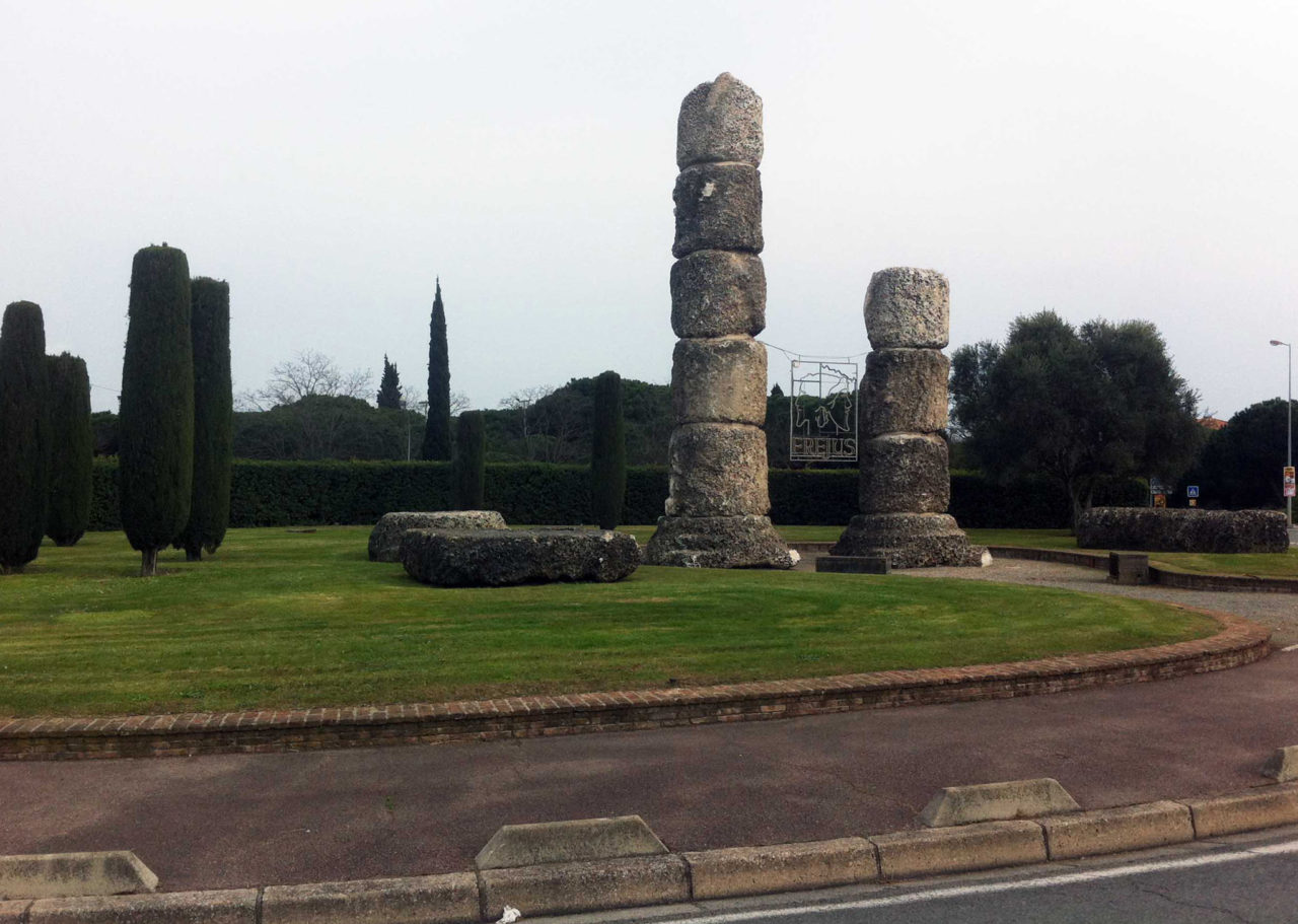 Les colonnes telles que nous pouvons les admirer aujourd’hui à l’entrée et exposé à l’entrée de Fréjus le long de la nationale 7.