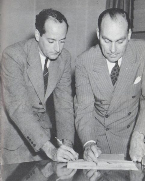 Alfred Max et Georges Gallup pour la signature de leur ouvrage commun, en 1941 aux USA.