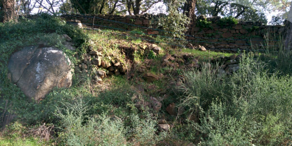 Un des murs le premier jour de chantier.@Conservatoire du Patrimoine