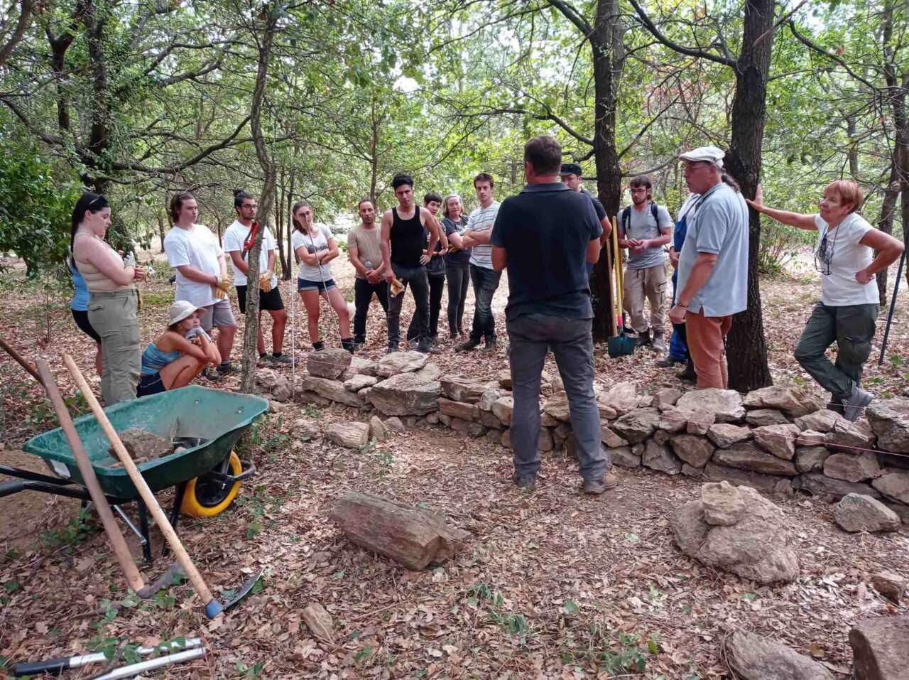 Initiation à la pierre sèche.