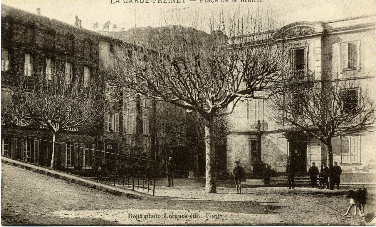 1222-4-carte-postale-photo-xavier-raymond-le-cercle-place-de-la-mairie