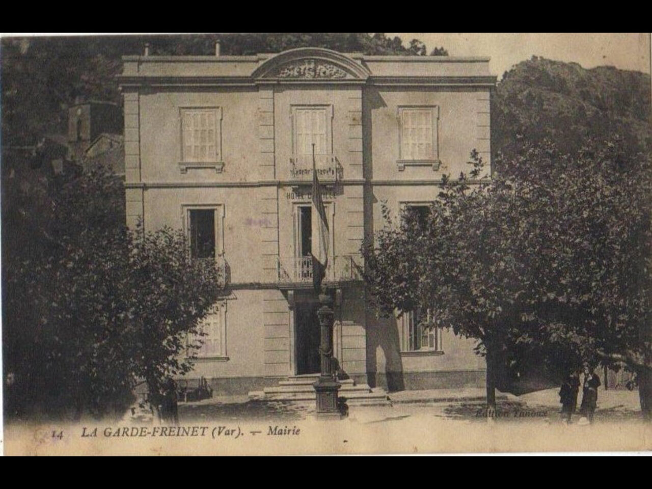 0223-8-la-vieille-mairie-de-la-garde-freinet